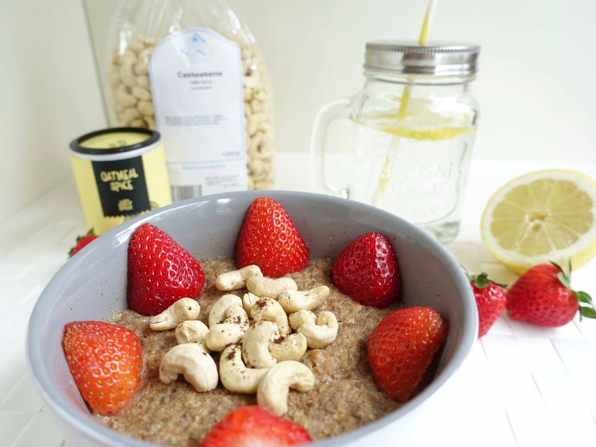 Oatmeal mit Erdbeeren